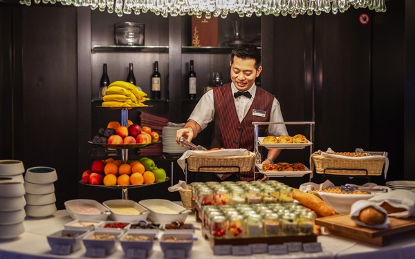 Amawaterways AmaSonata Main Restaurant 5 ©Volker Vornehm & Amawaterways.jpg